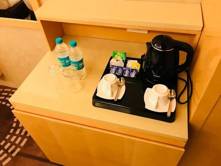 A One Hotels By Ventus Hotels & Resorts- Delhi Airport ニューデリー エクステリア 写真
